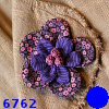 broche violet et rose
